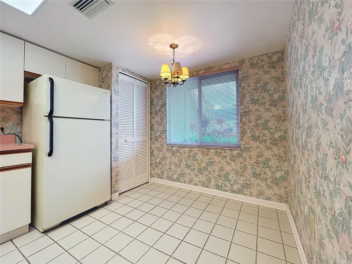 4382 MADEIRA COURT — photo 10 of 52