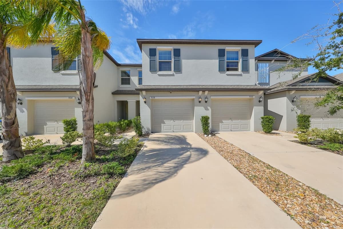 928 ROYAL EMPRESS DRIVE — photo 1 of 47