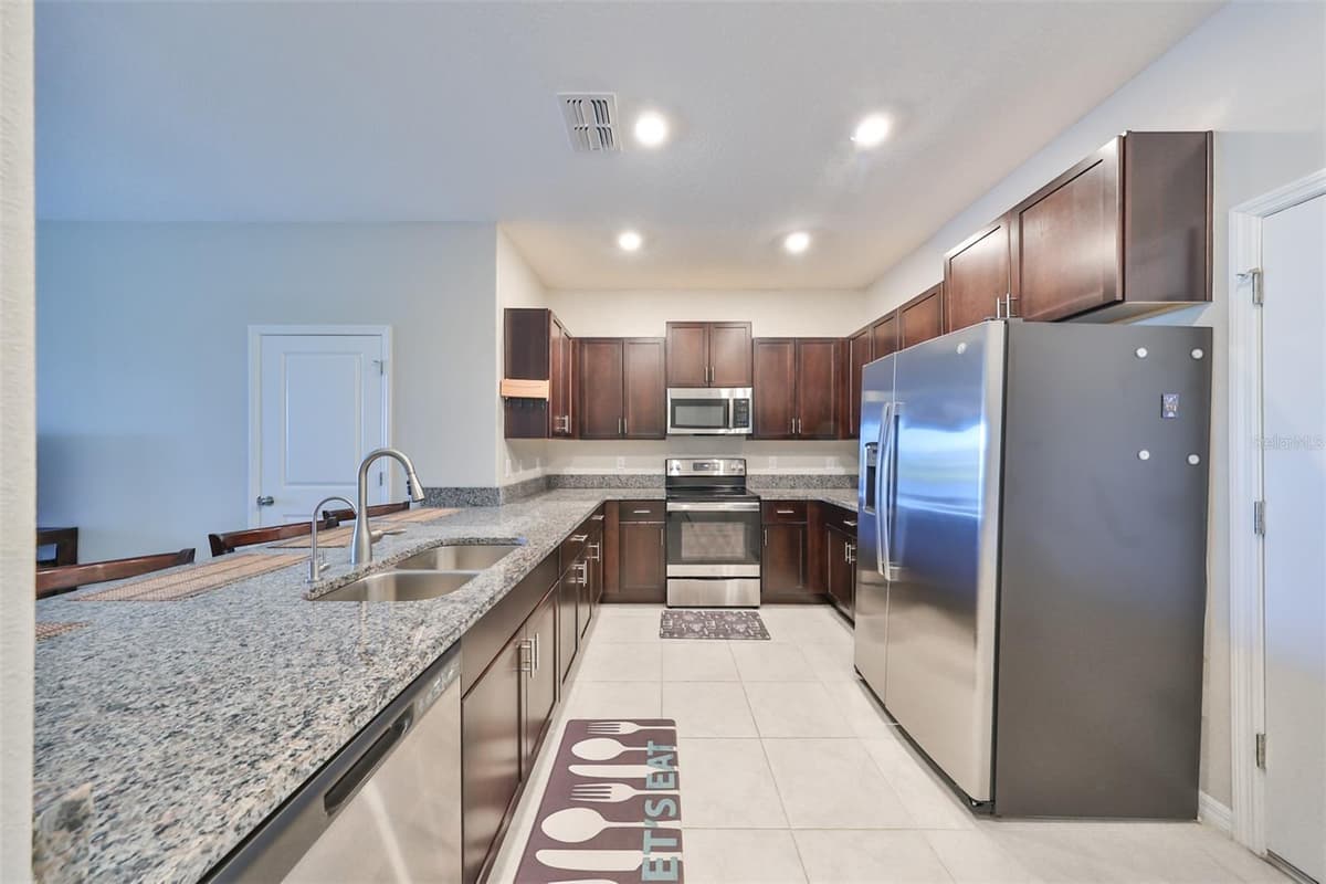 928 ROYAL EMPRESS DRIVE — photo 9 of 47