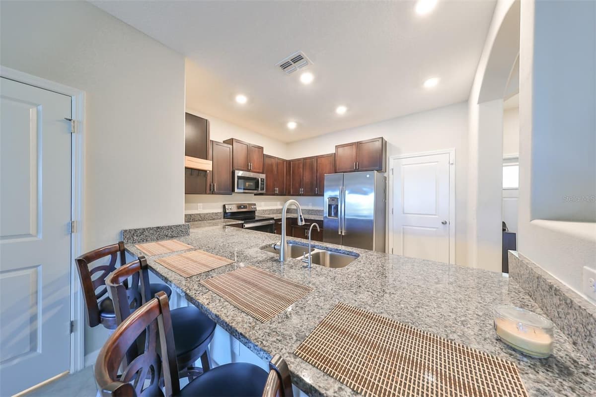 928 ROYAL EMPRESS DRIVE — photo 11 of 47