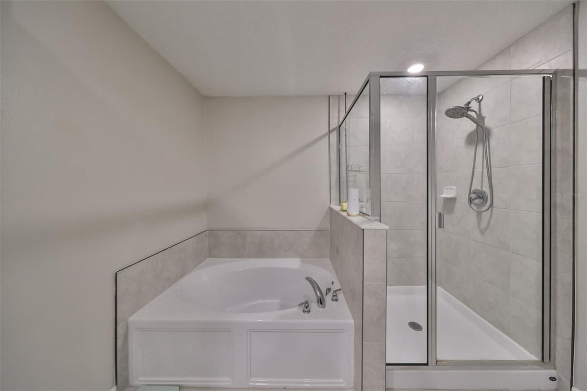 928 ROYAL EMPRESS DRIVE — photo 30 of 47