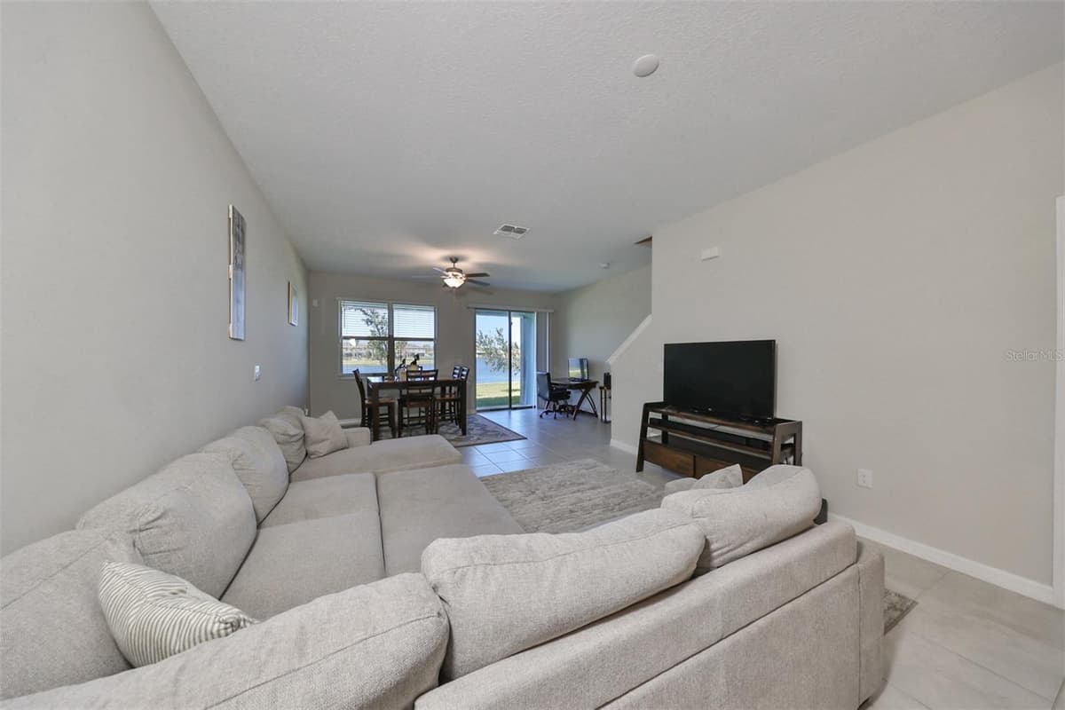928 ROYAL EMPRESS DRIVE — photo 18 of 47