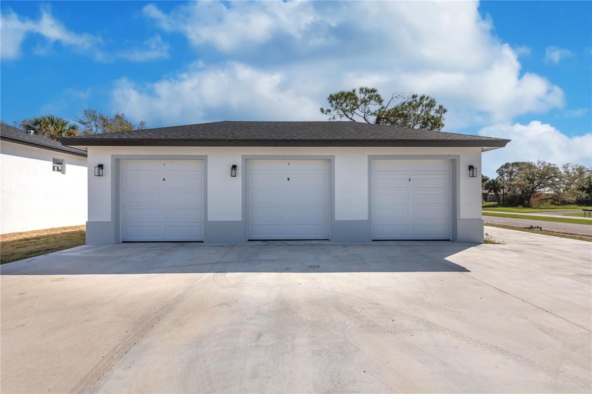 260 ROTONDA BOULEVARD — photo 5 of 39