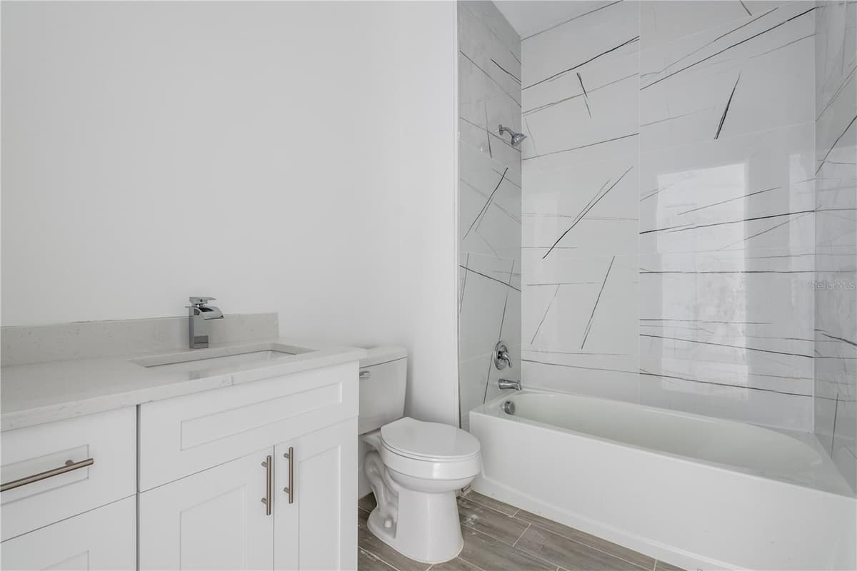 260 ROTONDA BOULEVARD — photo 9 of 39