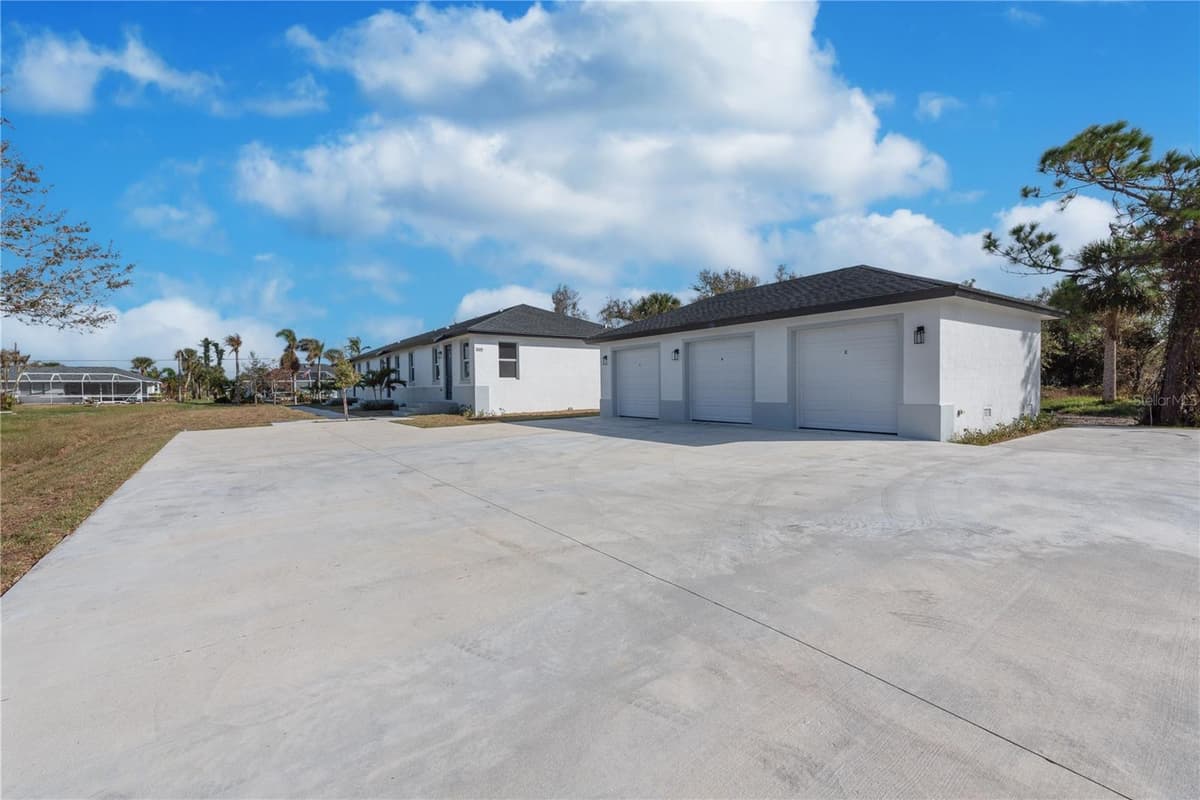 260 ROTONDA BOULEVARD — photo 3 of 39