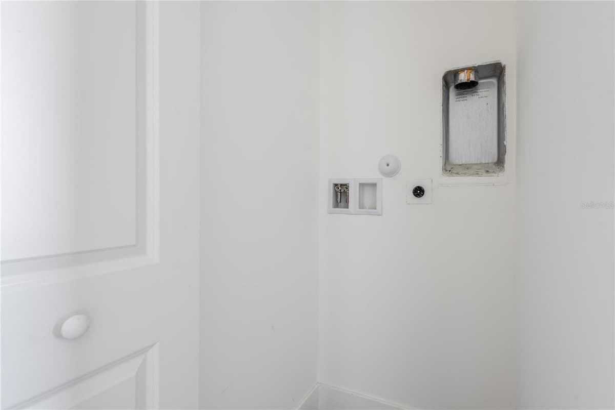 260 ROTONDA BOULEVARD — photo 8 of 39
