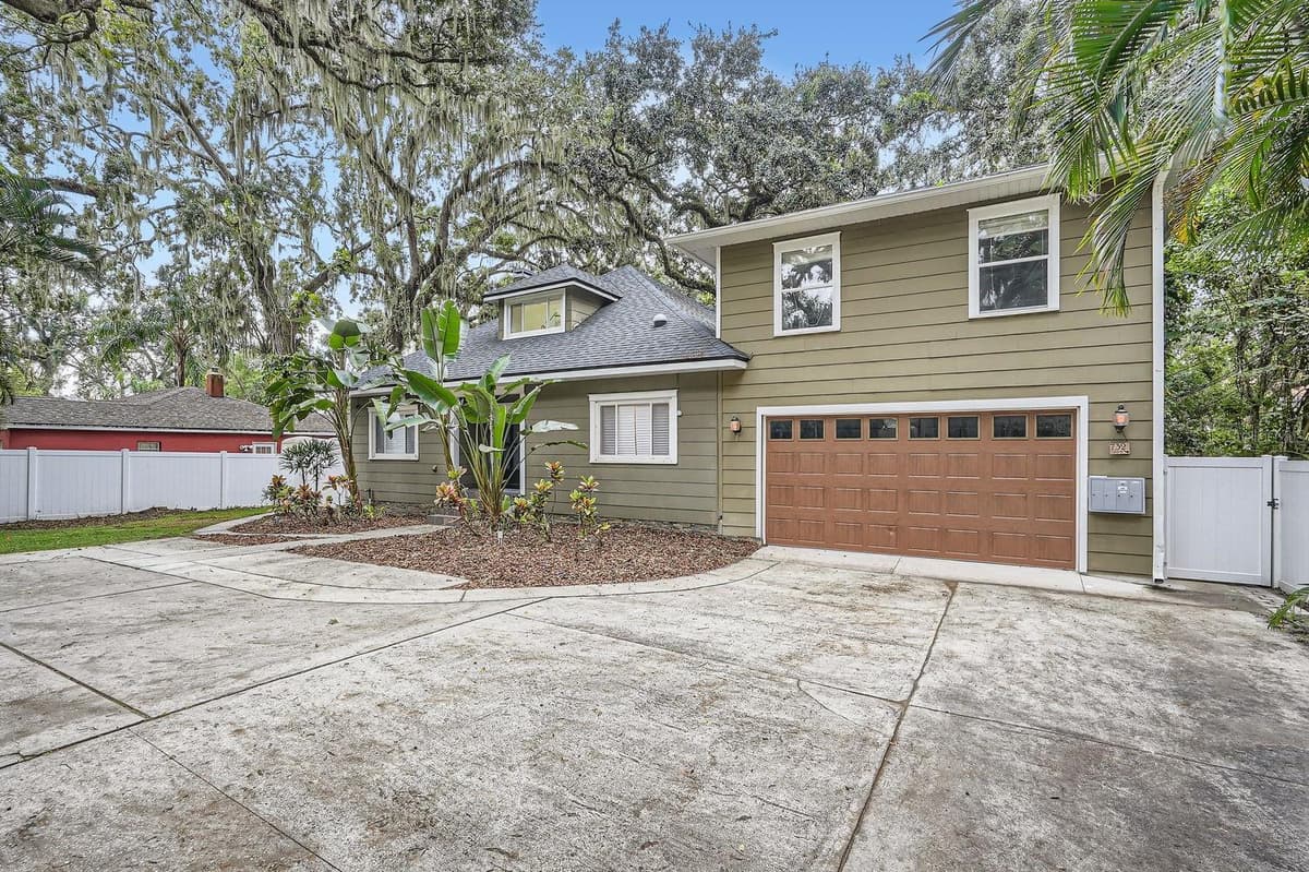 734 MILLS AVENUE — photo 4 of 52