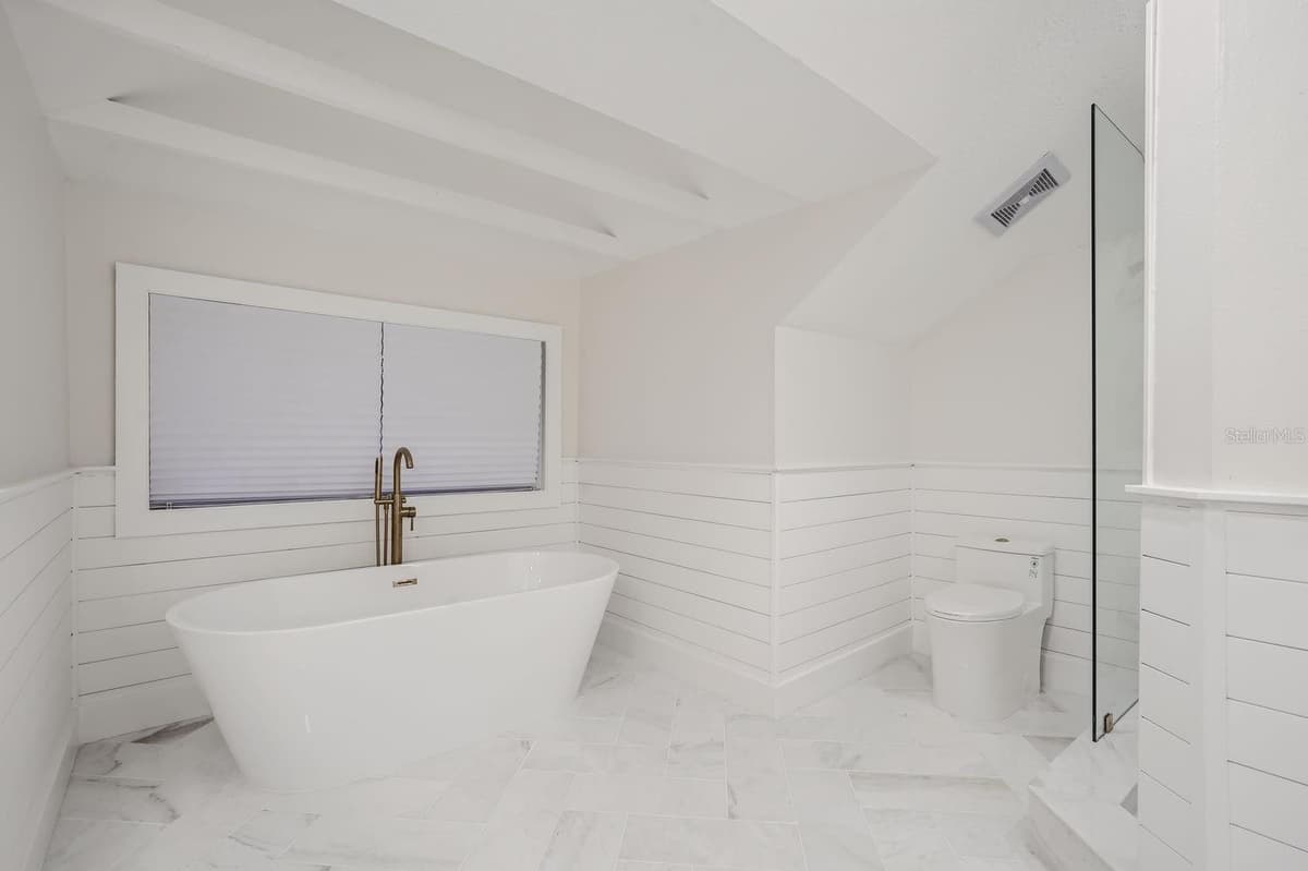 734 MILLS AVENUE — photo 26 of 52