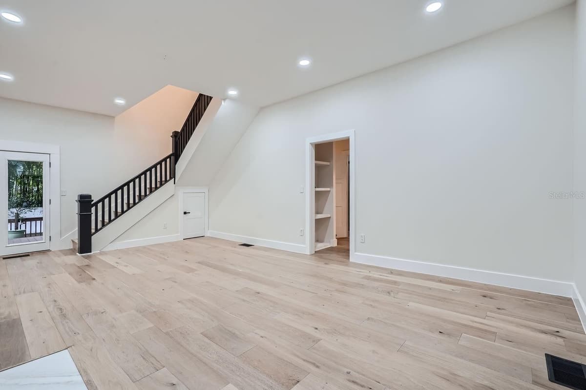 734 MILLS AVENUE — photo 8 of 52