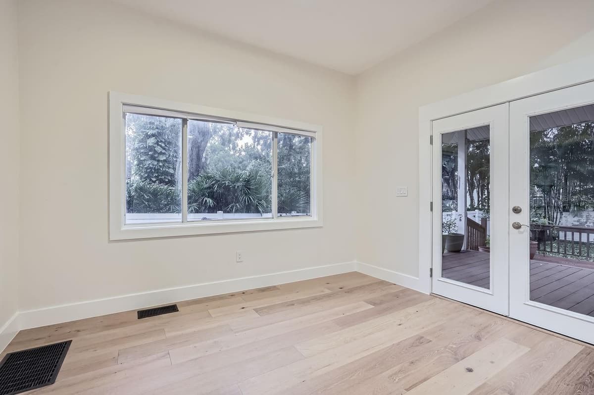 734 MILLS AVENUE — photo 14 of 52