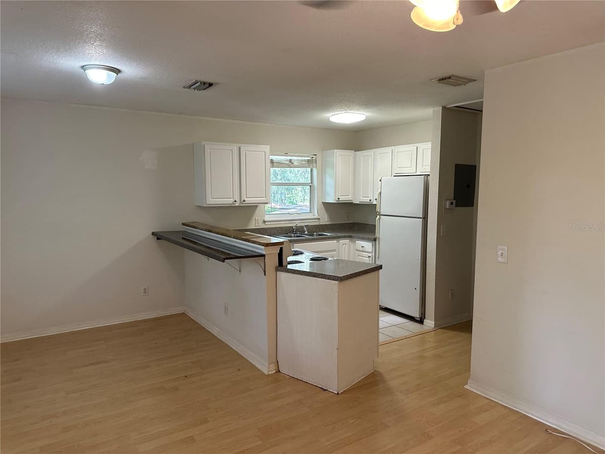 734 MILLS AVENUE — photo 45 of 52