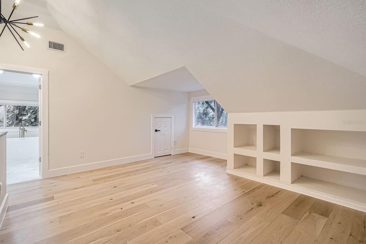 734 MILLS AVENUE — photo 29 of 52