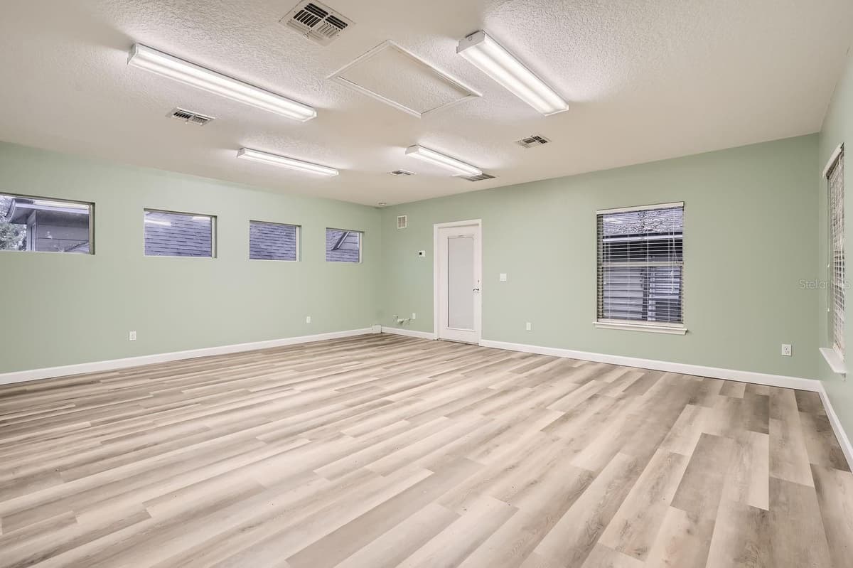 734 MILLS AVENUE — photo 31 of 52
