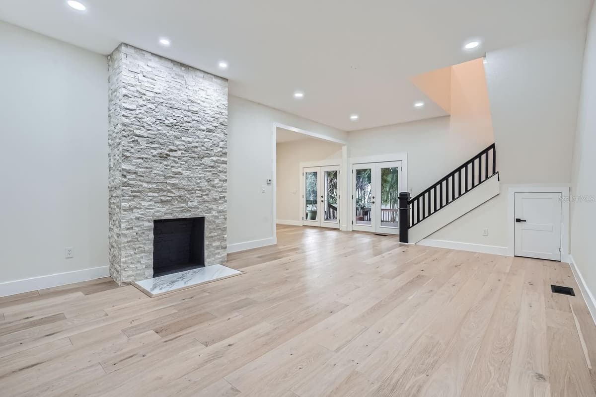734 MILLS AVENUE — photo 7 of 52