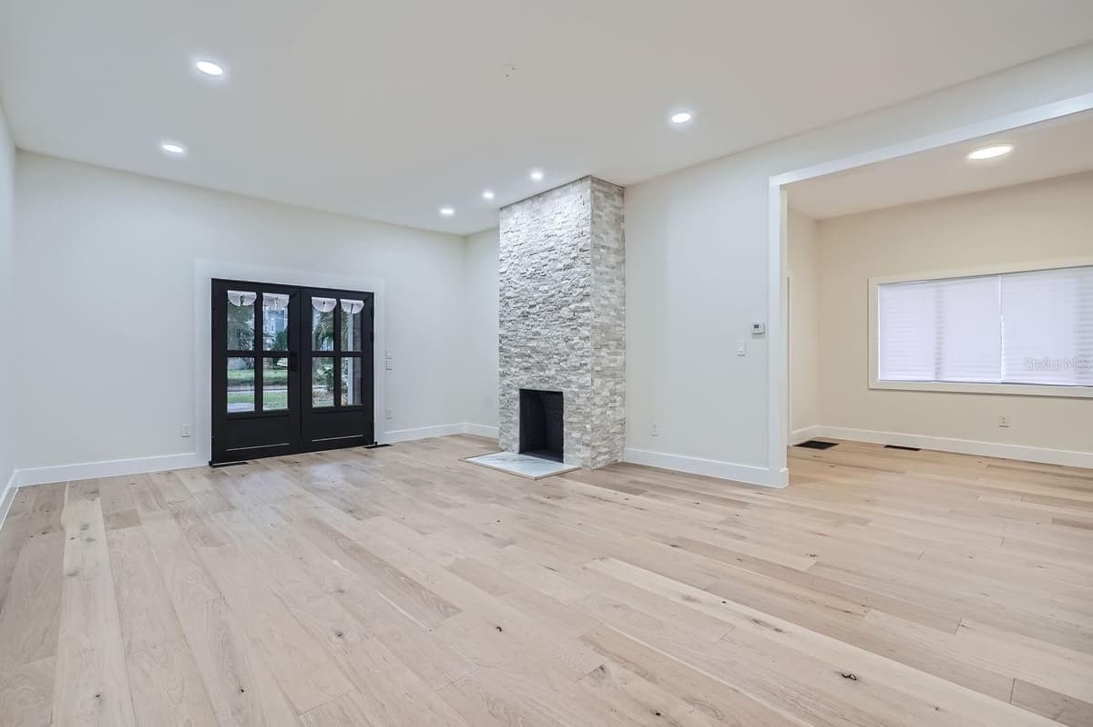 734 MILLS AVENUE — photo 5 of 52