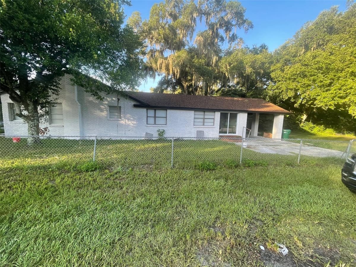 401 MARTIN LUTHER KING JR AVENUE — photo 1 of 8