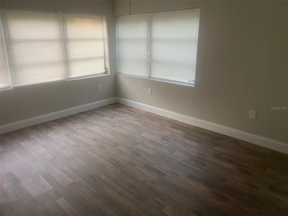 401 MARTIN LUTHER KING JR AVENUE — photo 3 of 8