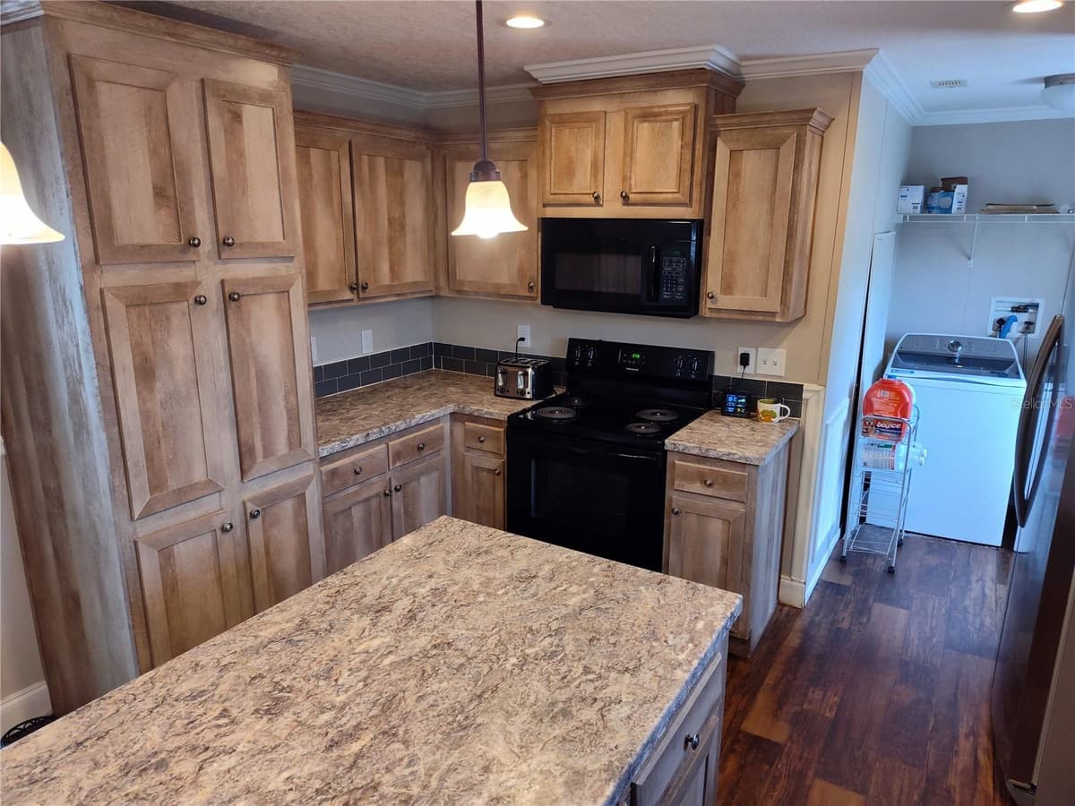9811 BUD STREET — photo 22 of 48