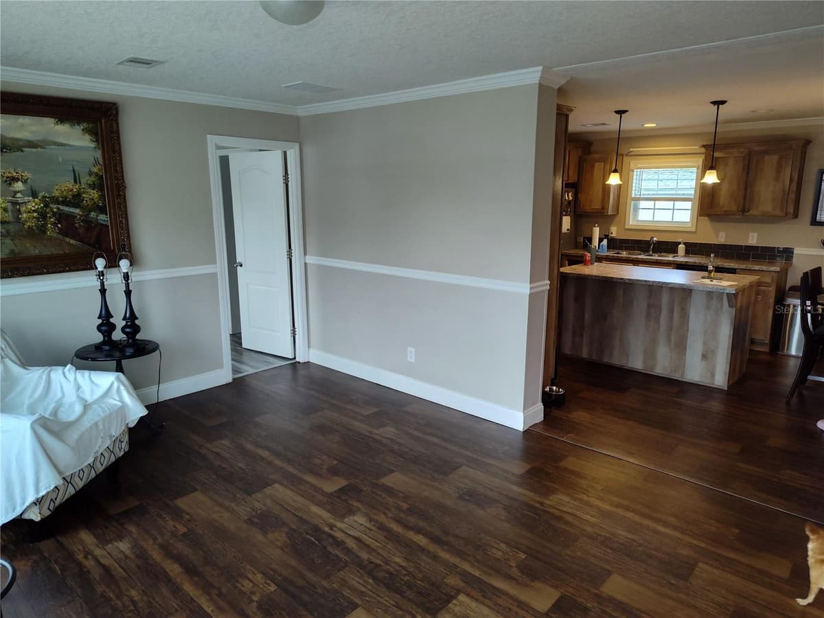 9811 BUD STREET — photo 9 of 48
