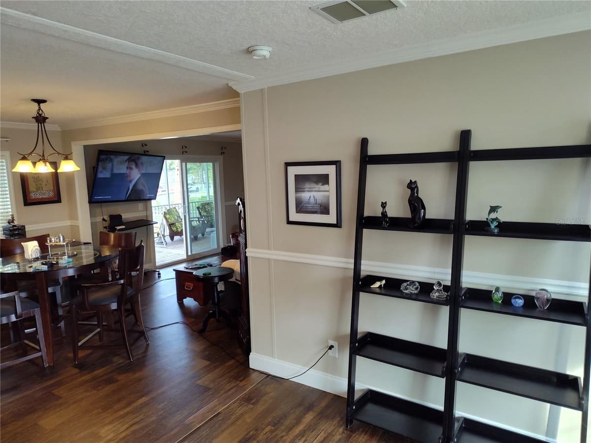 9811 BUD STREET — photo 20 of 48