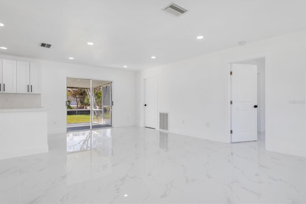 18289 EBLIS AVENUE — photo 4 of 48