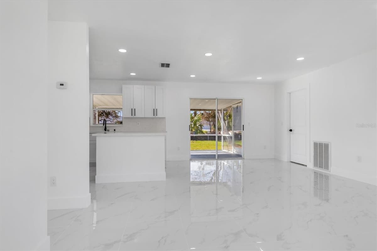18289 EBLIS AVENUE — photo 3 of 48