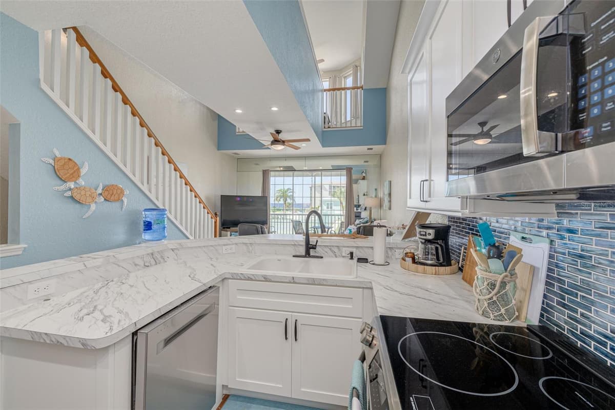 8246 AQUILA STREET — photo 10 of 43