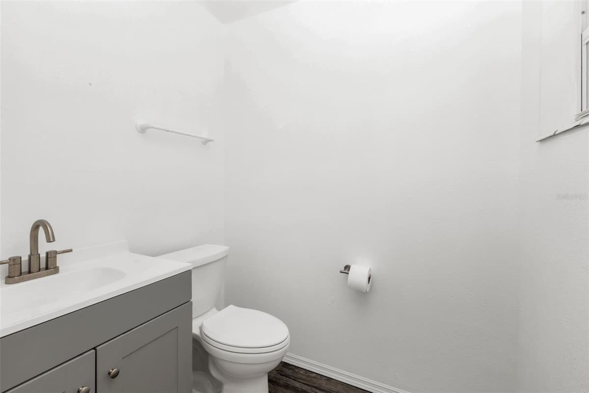 23263 HARBORVIEW RD — photo 6 of 29