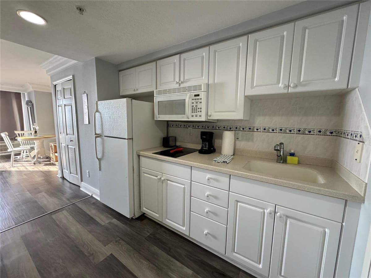 2700 ATLANTIC AVENUE — photo 5 of 30