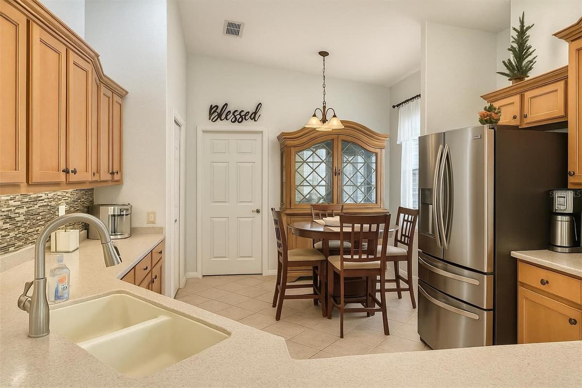 119 CRESCENT MOON DRIVE — photo 9 of 41