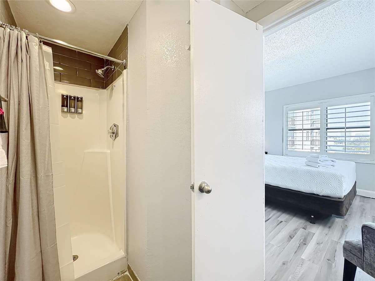 6165 CARRIER DRIVE — photo 24 of 63