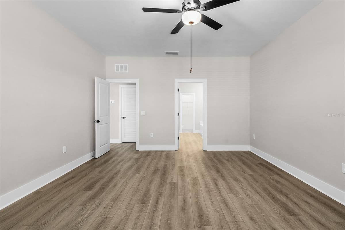 4570 GILLOT BOULEVARD — photo 10 of 17