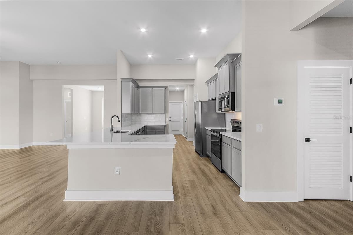 4570 GILLOT BOULEVARD — photo 8 of 17