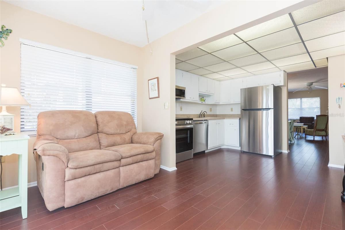 315 30 AVENUE — photo 14 of 34