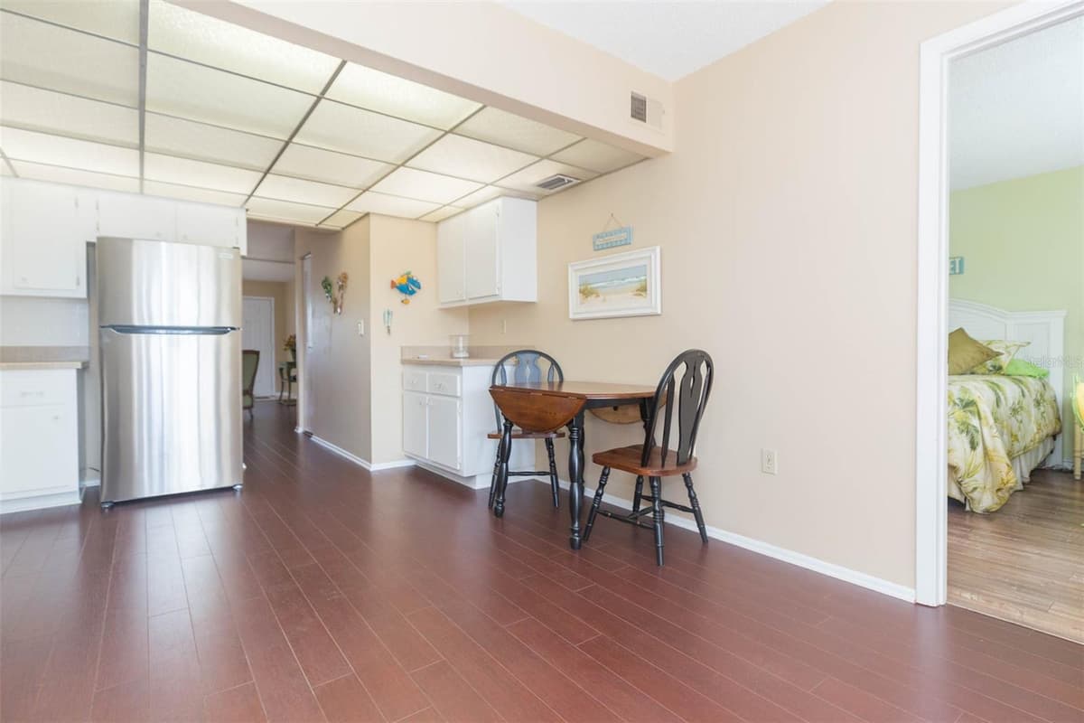 315 30 AVENUE — photo 13 of 34