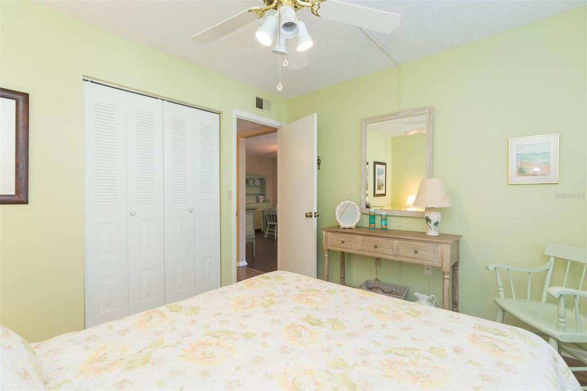 315 30 AVENUE — photo 16 of 34