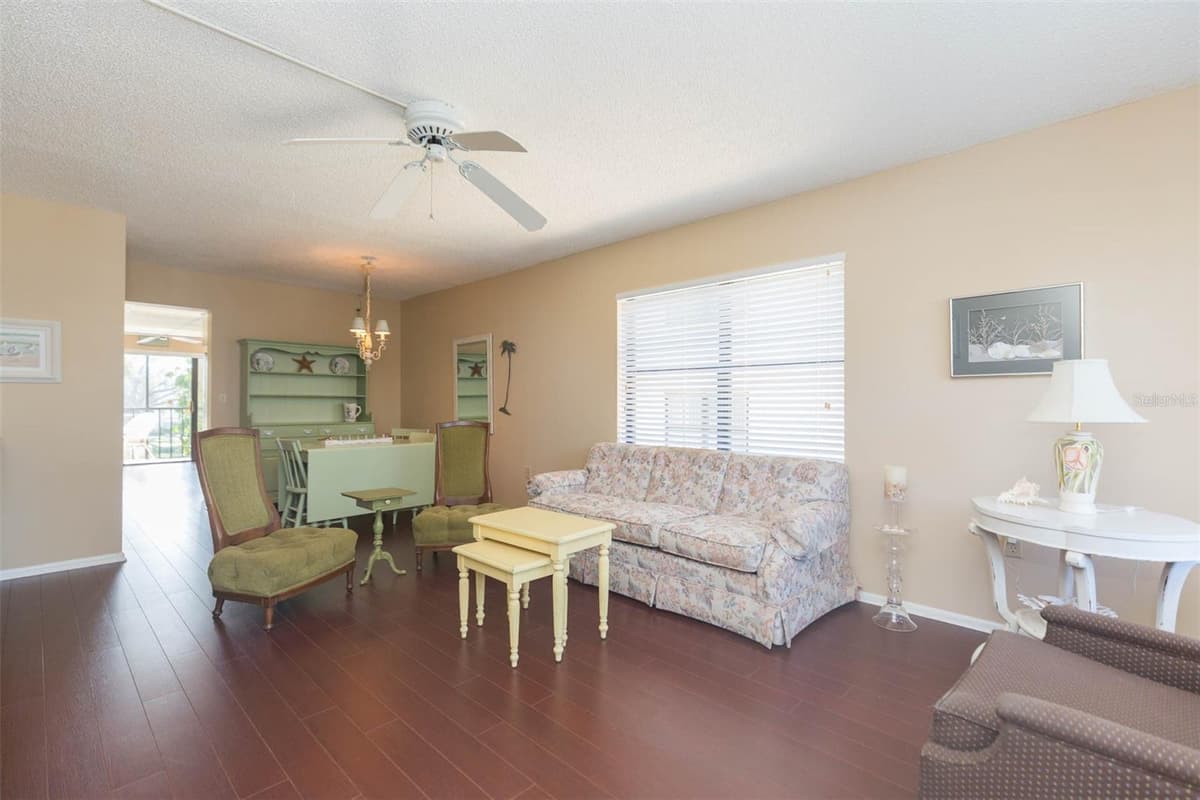 315 30 AVENUE — photo 3 of 34