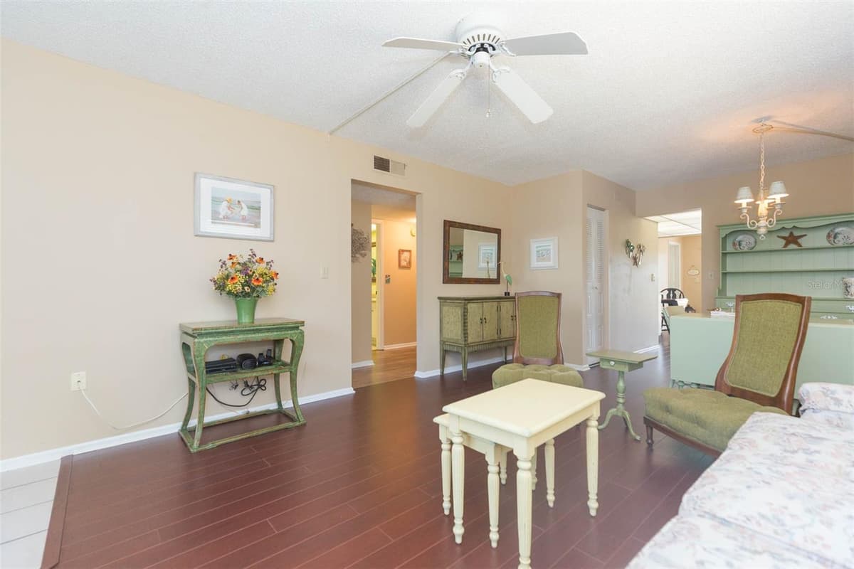 315 30 AVENUE — photo 4 of 34
