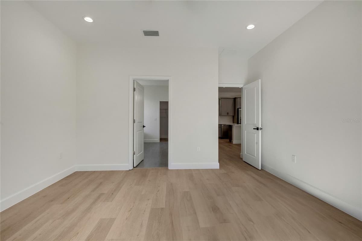 8104 SANTOS DRIVE — photo 22 of 61
