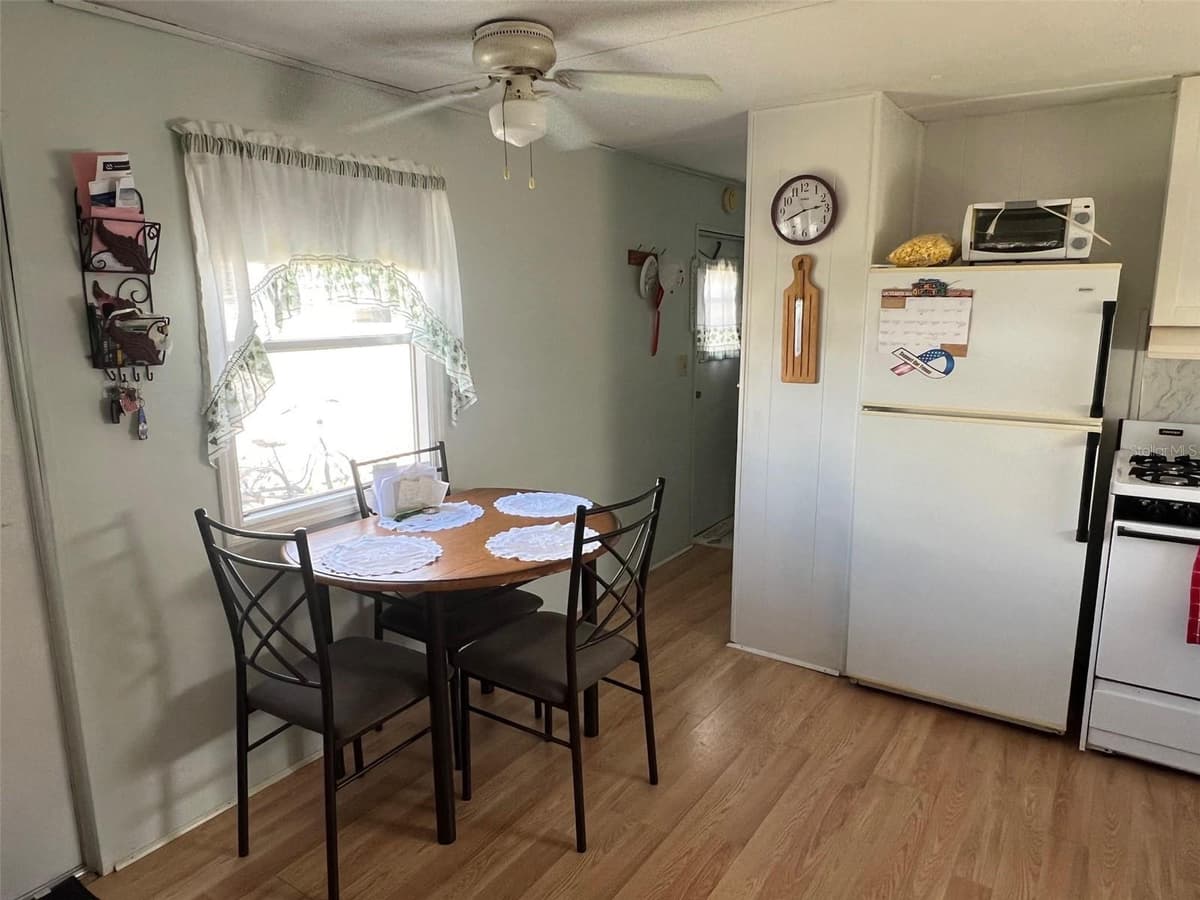 12674 SEMINOLE BOULEVARD — photo 3 of 16