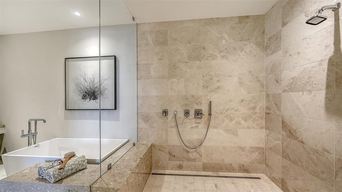 1561 GULF OF MEXICO DRIVE — photo 38 of 71