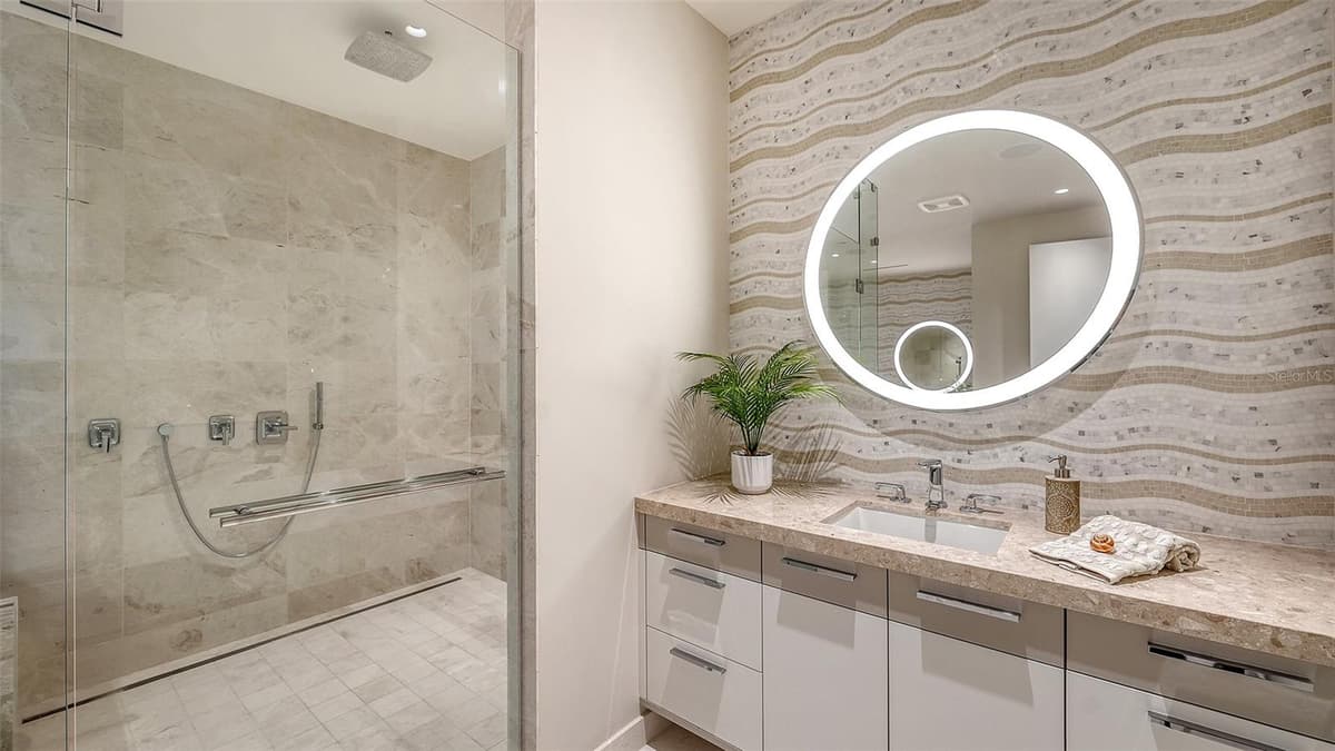 1561 GULF OF MEXICO DRIVE — photo 39 of 71