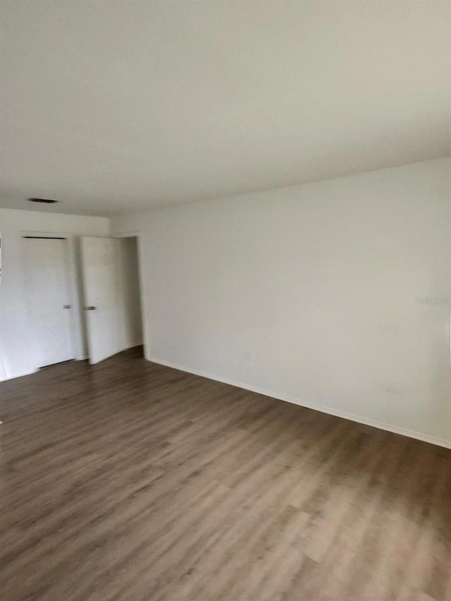 6008 VILLAGE CIRCLE — photo 4 of 37