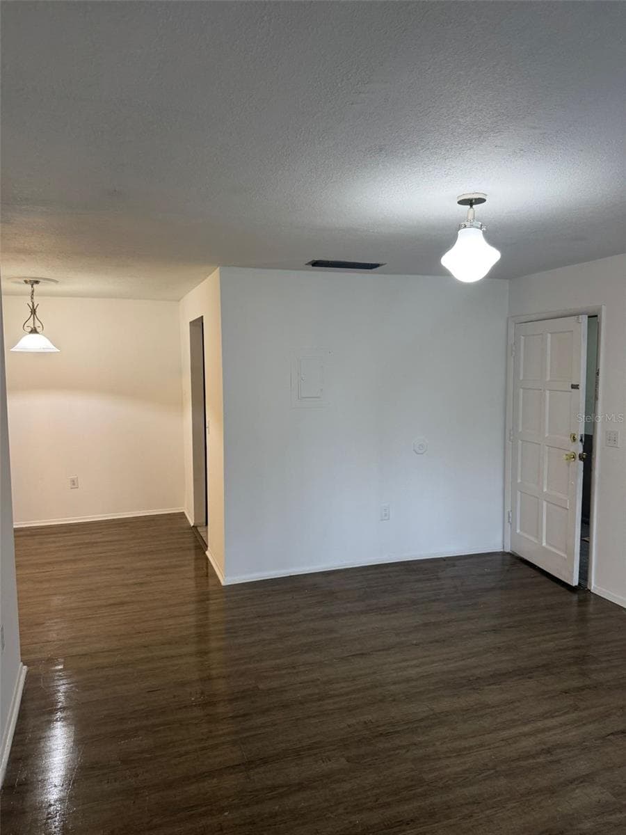 6008 VILLAGE CIRCLE — photo 9 of 37