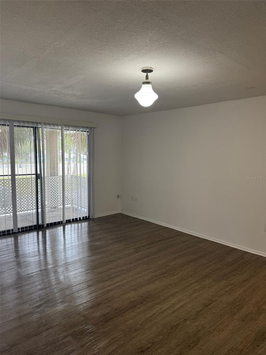 6008 VILLAGE CIRCLE — photo 32 of 37