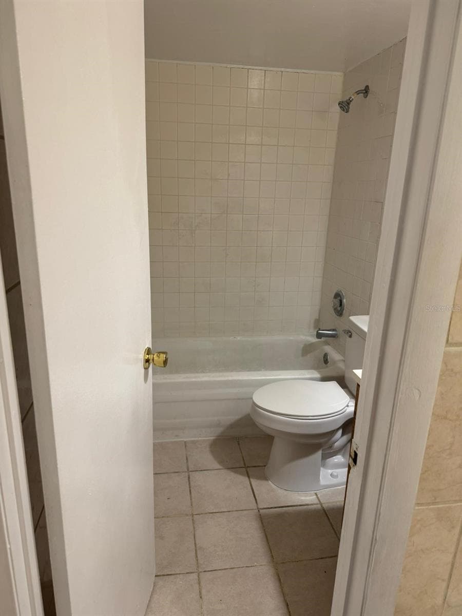 6008 VILLAGE CIRCLE — photo 18 of 37