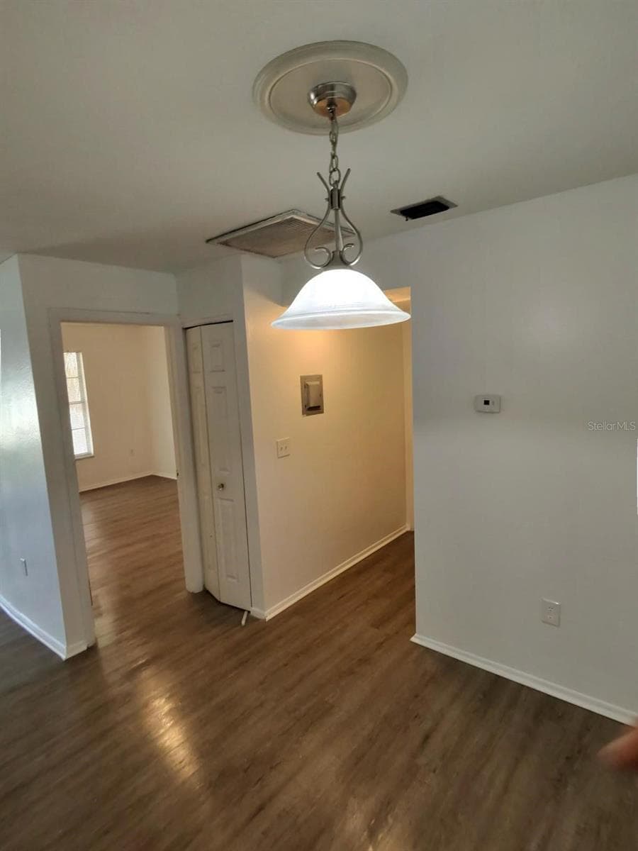 6008 VILLAGE CIRCLE — photo 3 of 37