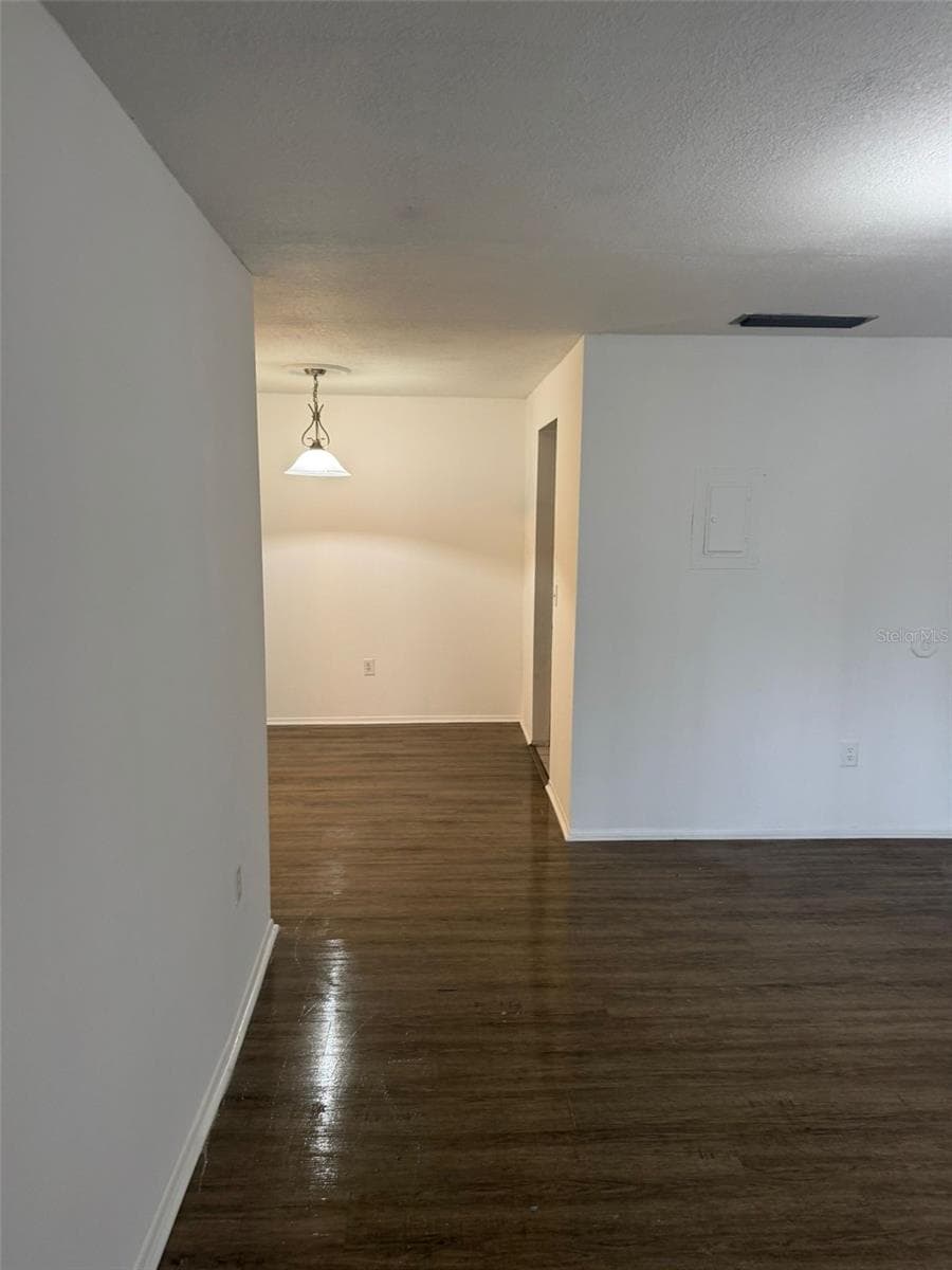6008 VILLAGE CIRCLE — photo 10 of 37