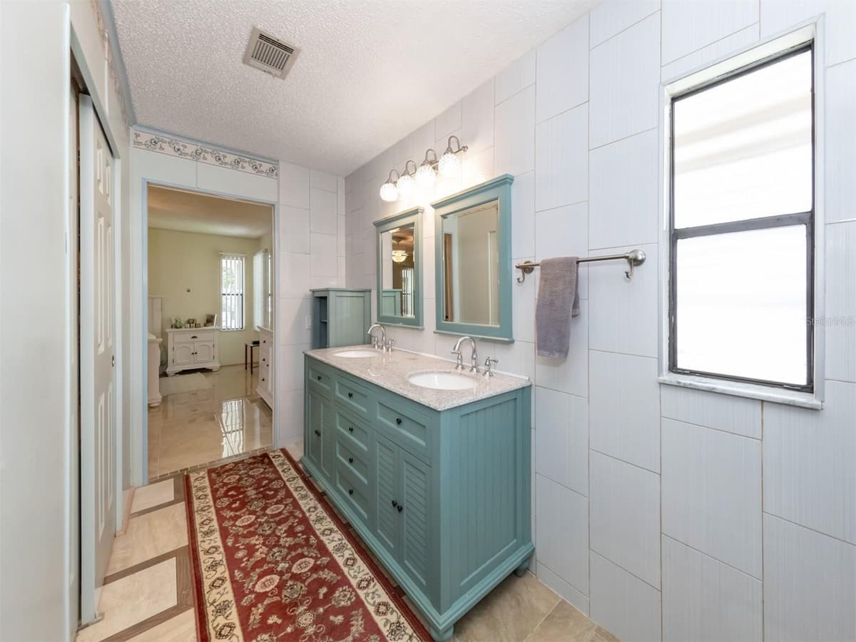 628 LA JOLLA CIRCLE — photo 13 of 24