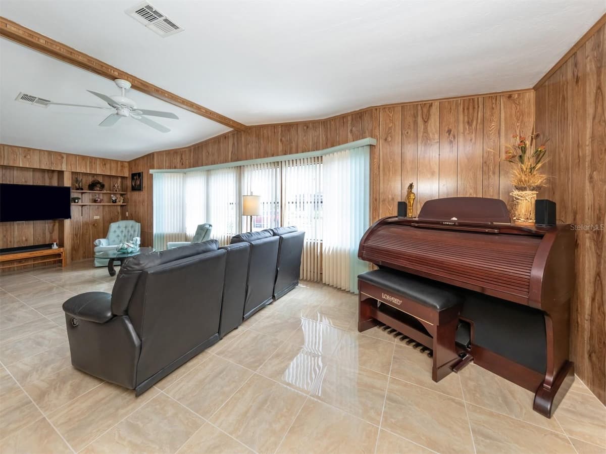628 LA JOLLA CIRCLE — photo 19 of 24